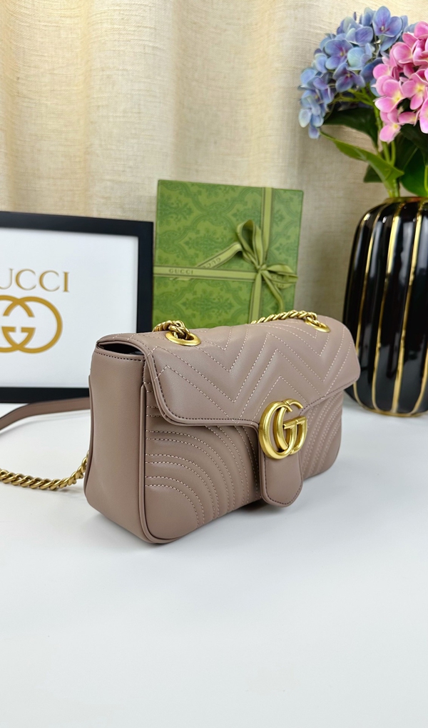 激安グッチバッグコピー背面デザイン